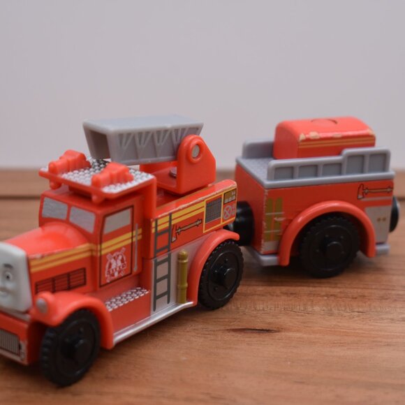 Flynn & Tender 2003 Thomas the Train Fire Truck Wooden Railway Engine Train - Picture 2 of 9
